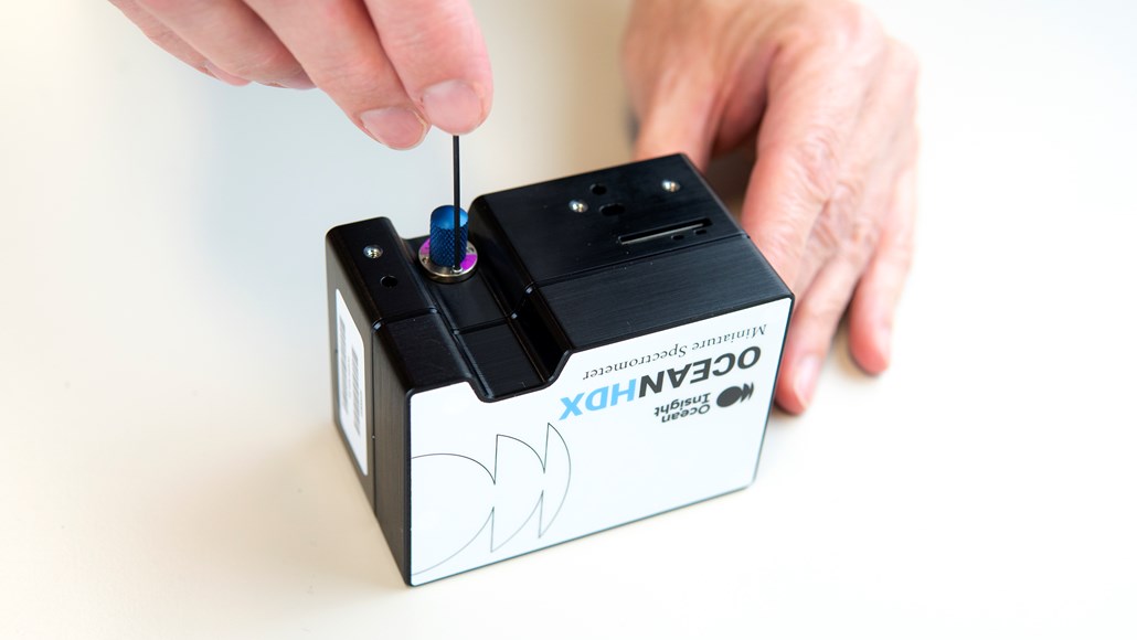 改变Ocean Insight Ocean 亚博最新网站多少HDX微型光谱仪的狭缝